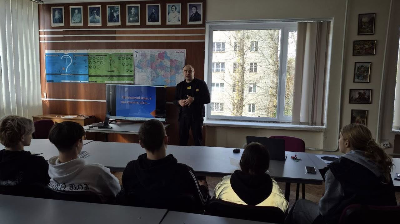 Сьогодні підлітки та молодь зіштовхуються з масою проблем та викликів, що потребують пильності, обережності та обізнаності з їхньої сторони.