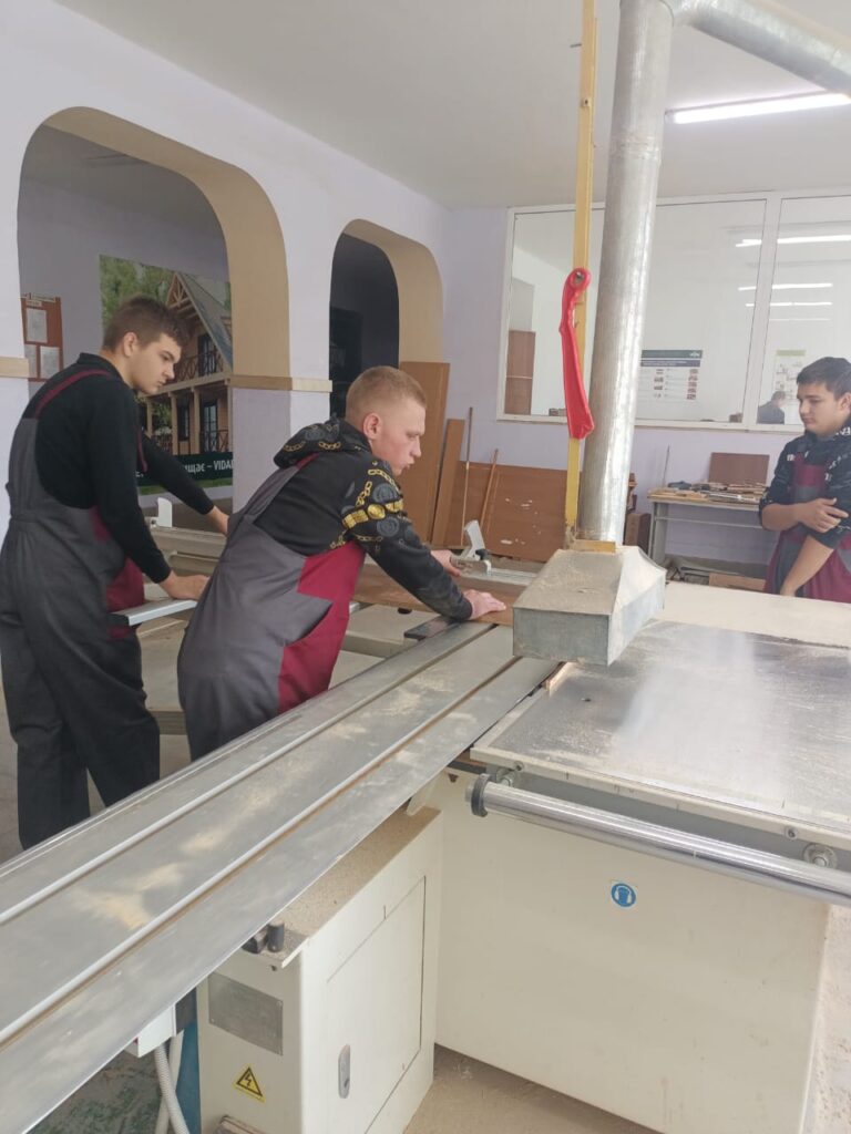 столяр навчання