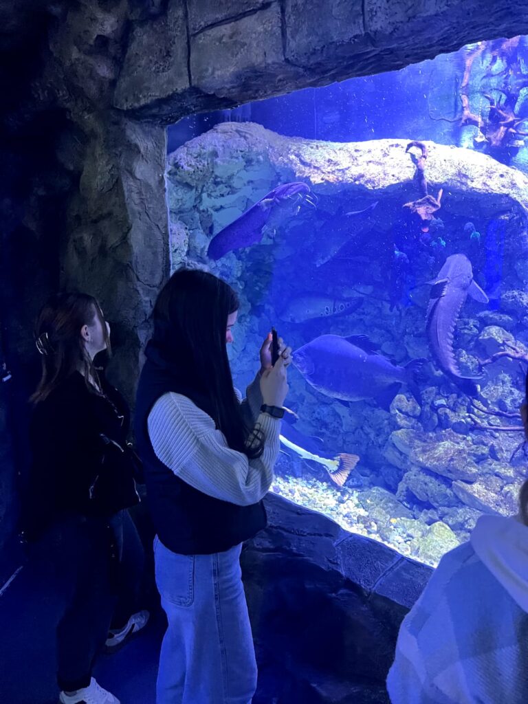 Студенти ЛПКСОП під час екскурсії до львівського Океанаріуму