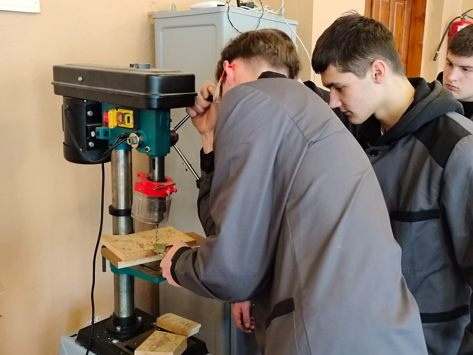 Переможці конкурсу фахової майстерності серед слюсарів у Львові