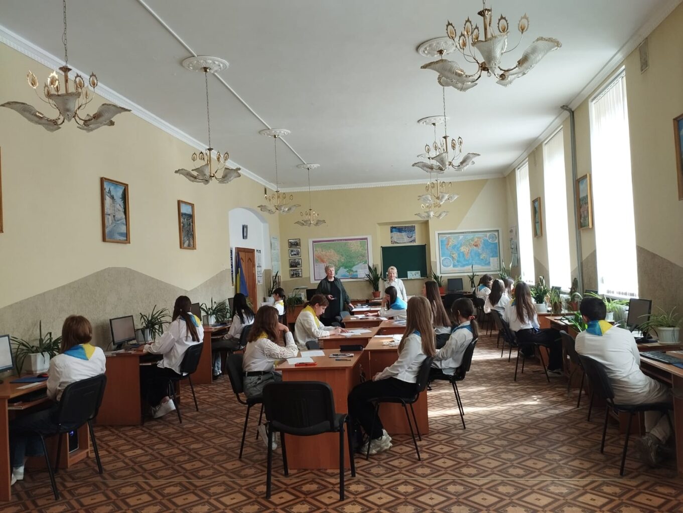 Студенти групи 17 під час захисту кваліфікаційних робіт за фахом Адміністратор