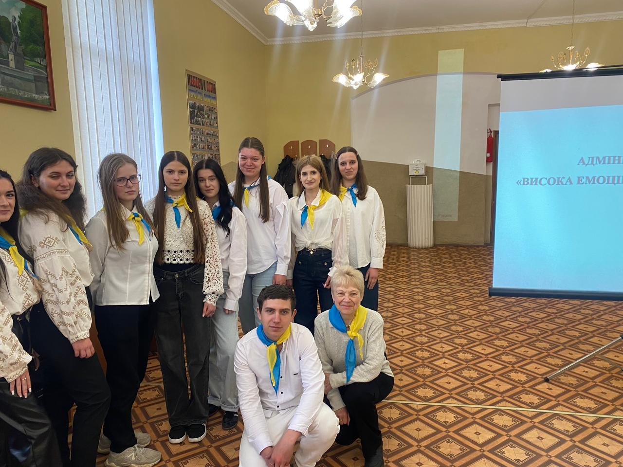 Студенти адміністратори ЛПКСОП працюють над кейсами з кадрової політики