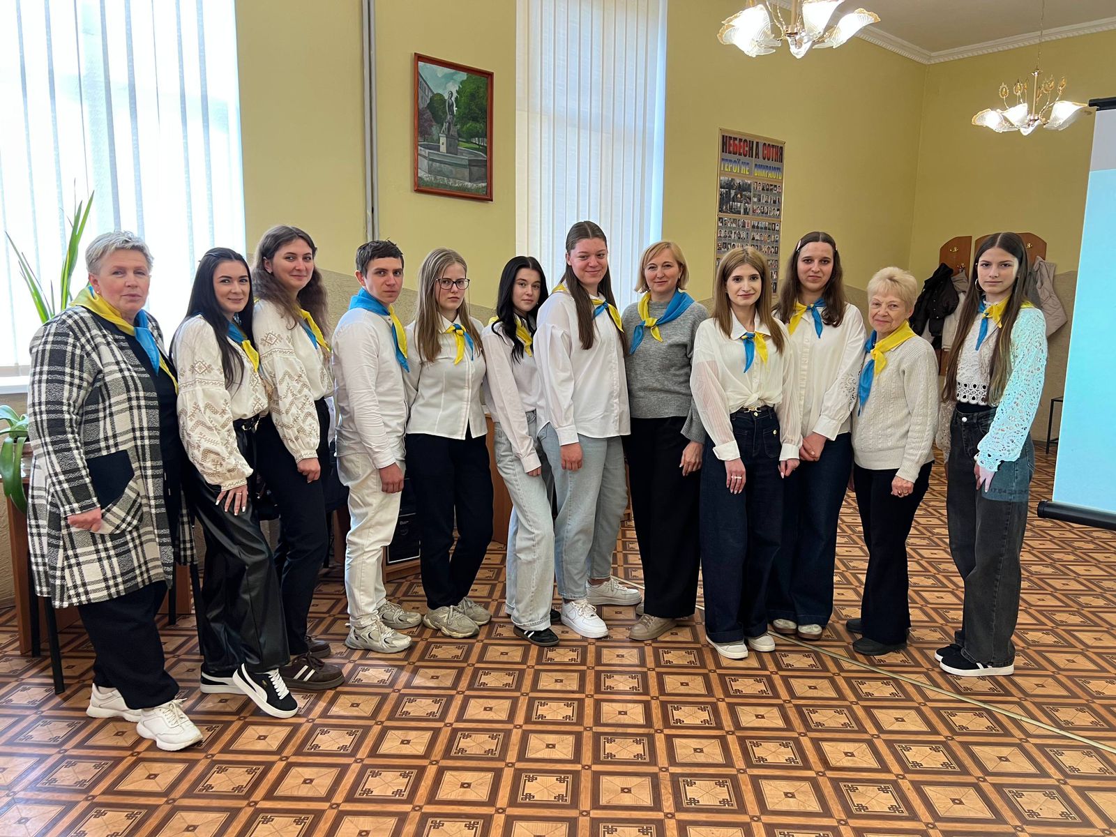 Студенти адміністратори ЛПКСОП працюють над кейсами з кадрової політики