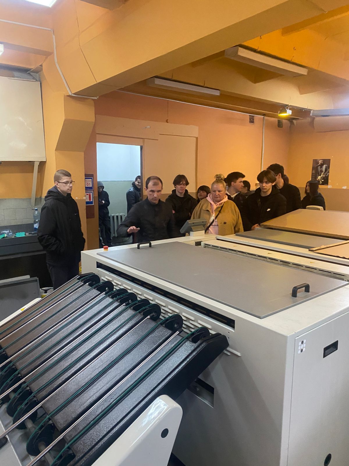 Студенти ЛПКСОП груп 26, 36, 19 на поліграфічному підприємстві Високий замок