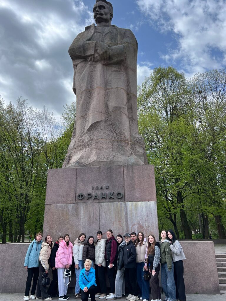 Студенти-туроператори ЛПКСОП під час вивчення локацій Львова