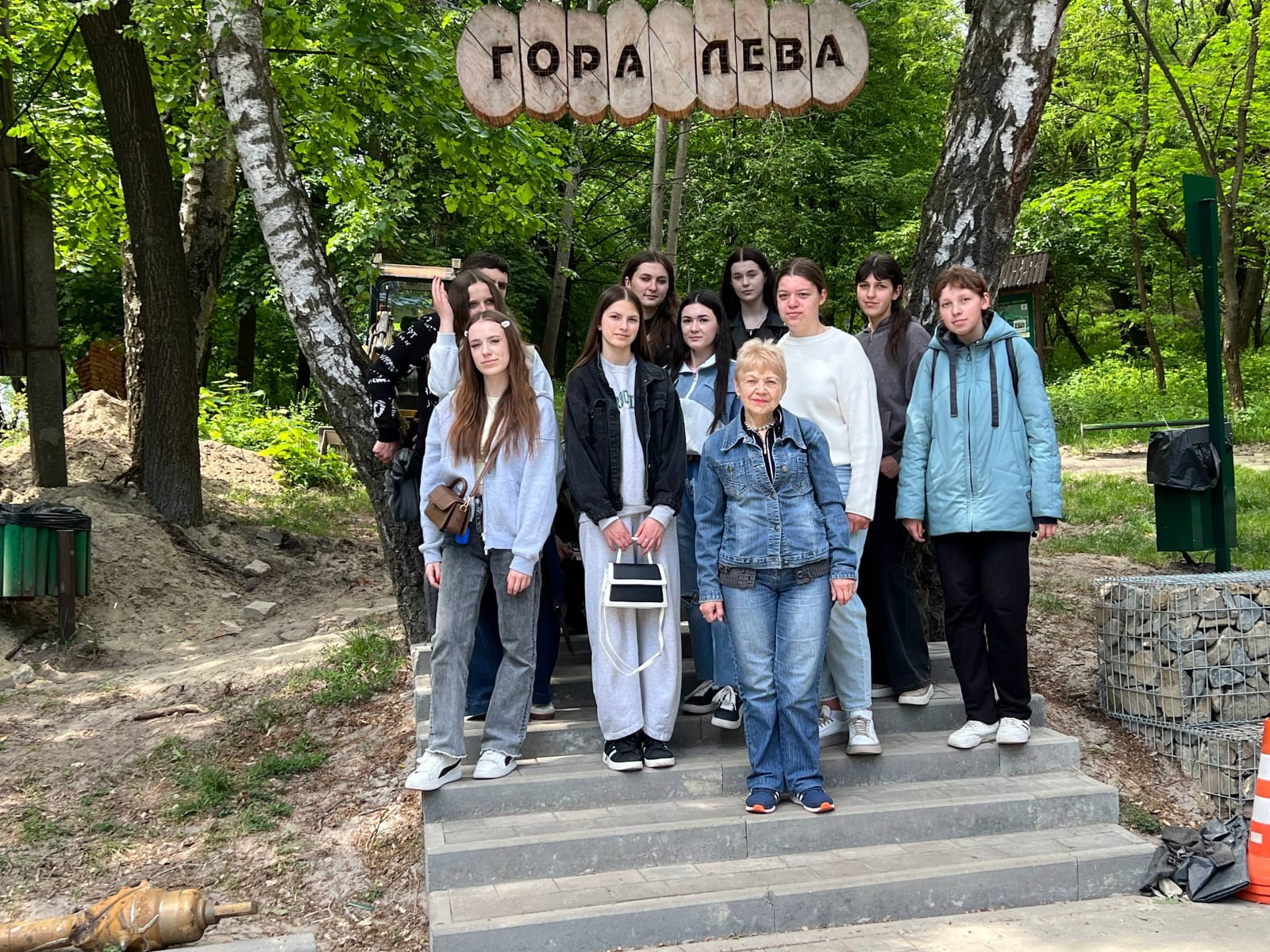 Майбутні агенти з туризму вивчають флору та фауну регіонального парку Знесіння
